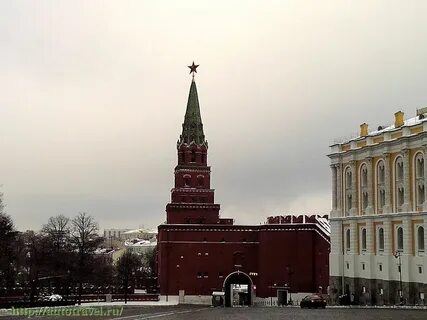 Стена с башней в москве