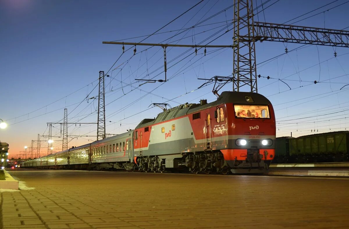 дорога. 2тэ10м ржд. двухэтажные поезда ржд направления 2022. ласточка электропоезд ржд. ласточка поезд курский вокзал.