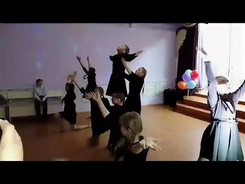 Патриотический танец. Видео танца встанем. Танец встанем на 9 мая. Костюм на танец молитва. Танец патриотический современный.