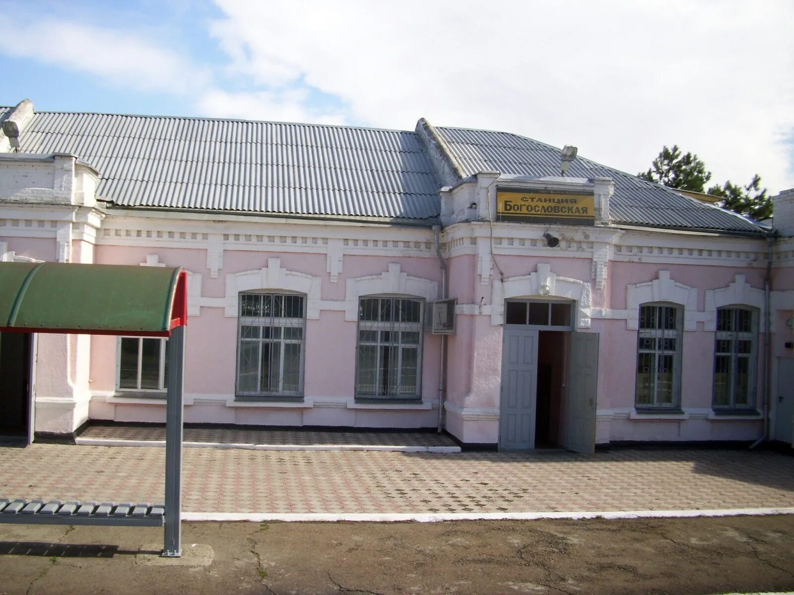 Церковь село ивановское ставропольский край кочубеевский. Ставропольский край село кочубеевское цум. Станция богословская кочубеевское. Население села кочубеевского ставропольского края. Дворец культуры село кочубеевское.