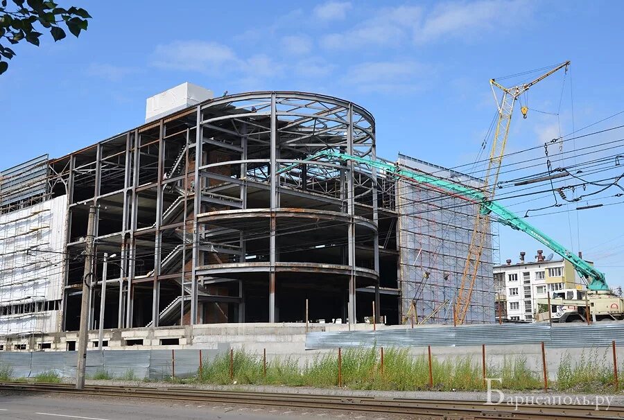 Каширская плаза фасад. Строительство тц. Стройка тц. Мадагаскар чебоксары стройка. Конструкции торговых центров.