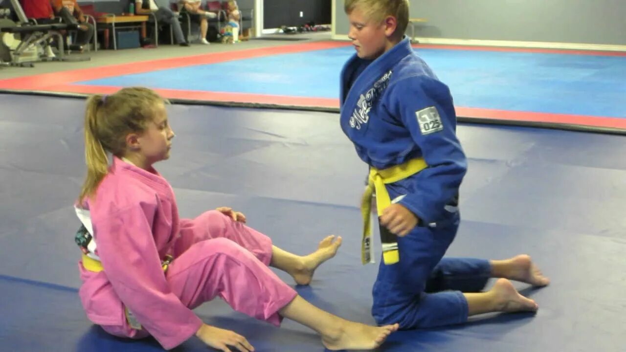 Fightingkids. Fightingkids f1414. субмиссия мальчик. fightingkids.com. girl vs boy fightingkids foot.