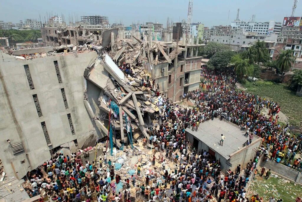 Здание Rana Plaza, Савар, Бангладеш, 24 апреля 2013 года. Бангладеш разрушение Rana Plaza. Rana Plaza Бангладеш 24 апреля 2013 года. Обрушение здания в бангладешском городе Саваре, 24 апреля 2013 года..