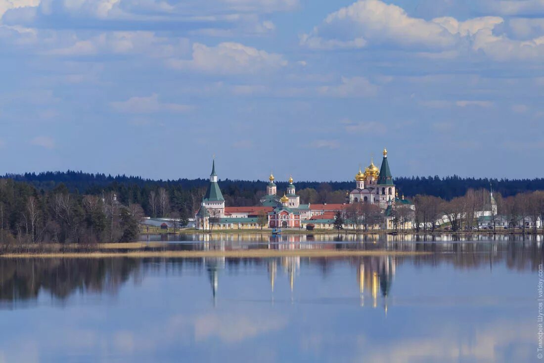 Парки новгородской области. Валдайский национальный парк. Валдайский Иверский монастырь Валдай. Валдайский национальный парк Новгородская область. Валдайский Иверский монастырь Новгородская область.