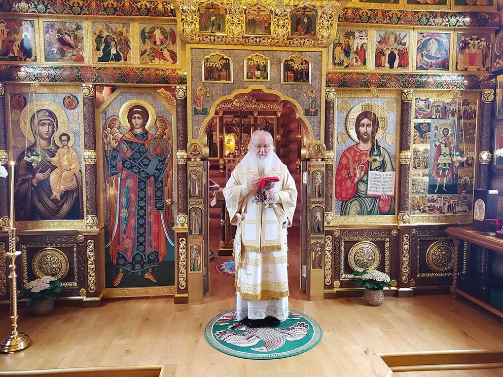 Церковь новопеределкино патриарх. Храм христа спасителя кирилл. Захрамовец призвал молиться. Рпц александро невский скит переделкино. Храм игоря черниговского в переделкино духовенство.