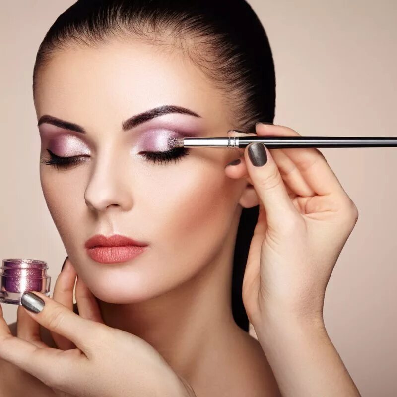 Make up four. Make up four. Make up four. Девушка с кистями для макияжа. Make up four.