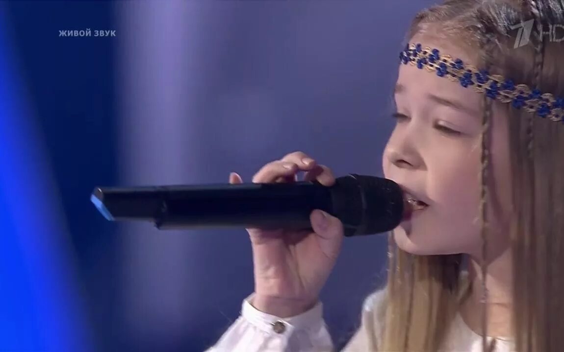 аллилуйя дети. аллилуйя в храме рядом с органом красивая девочка поёт. аллилуйя дети. Lollipop группа. аллилуйя дети.