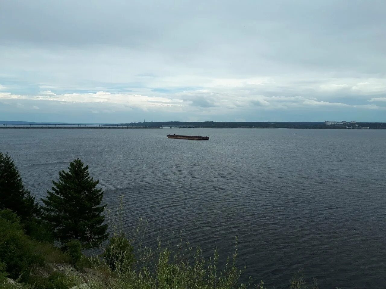 Уровень воды в каме березники на сегодня. Удмуртия Воткинское водохранилище. Река Кама в Удмуртии. Воткинское водохранилище пляж. Камское водохранилище Пермский край.