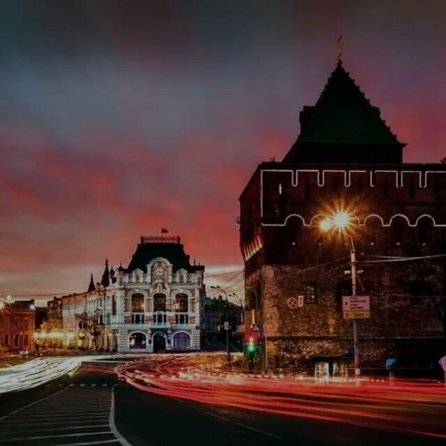 Н ниж. Город нижний новгород. нижегородский кремль вечером. нижний новгород кремль ночью. нижегородский кремль ночью.