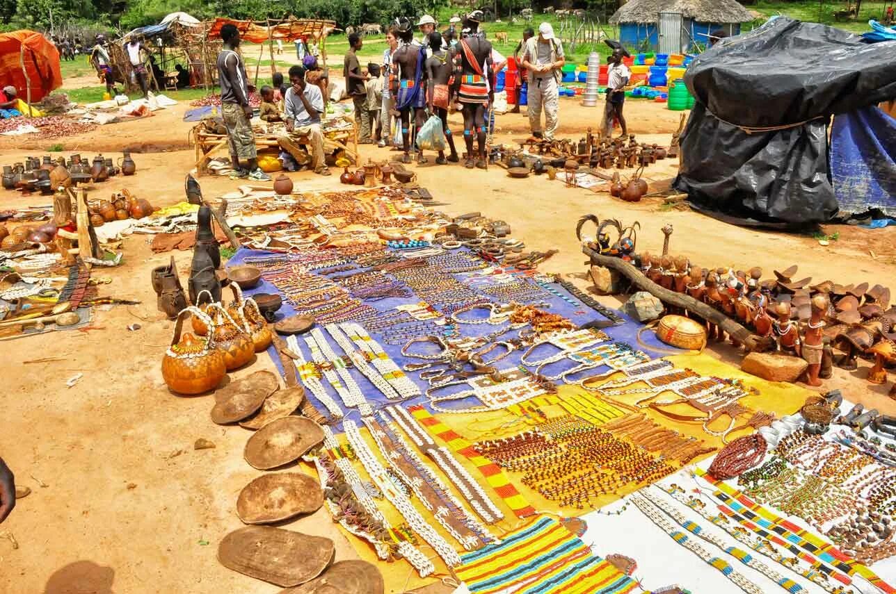 Сувенирный рынок. Африканский рынок сувениры. Субботний рынок. Джинка курорт в Эфиопии. Караванные базар.