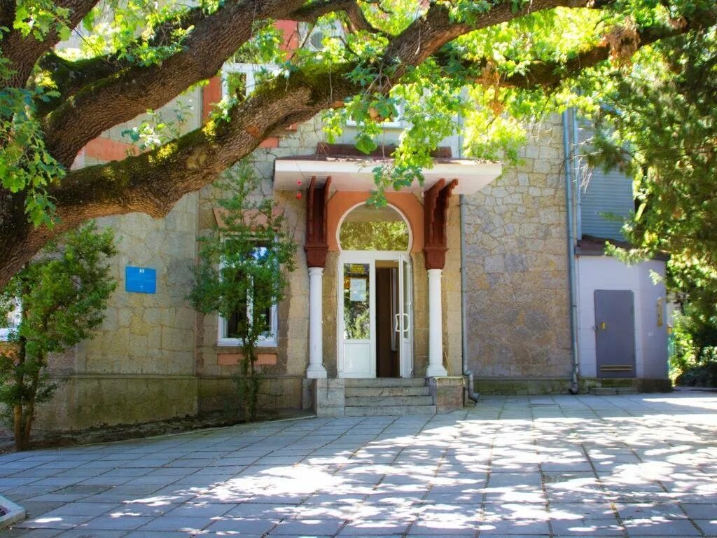 Орлиное гнездо. Орлиное гнездо ялта. Орлиное гнездо крым санаторий. Орлиное гнездо ялта. Крым ялта санаторий орлиное гнездо.