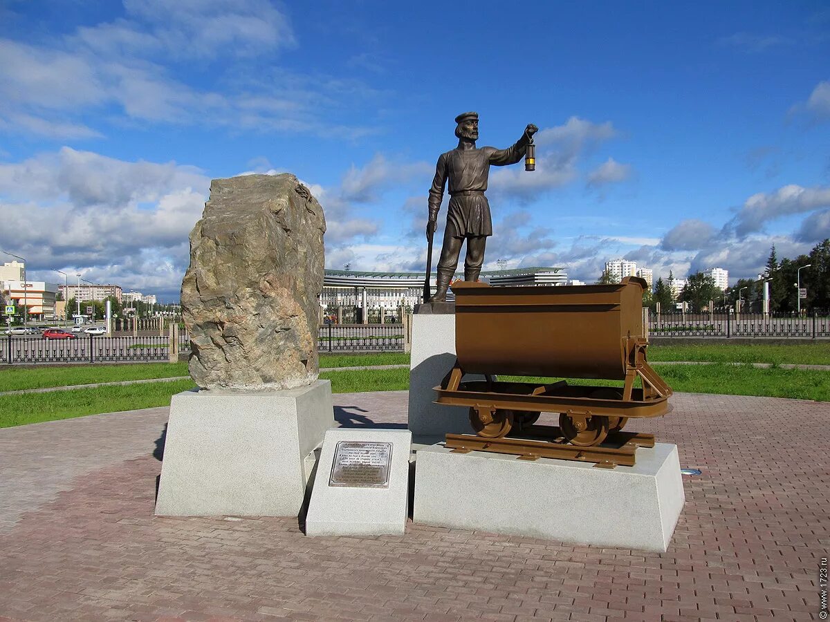 В каком городе установлен памятник уральском. Памятник Уральским рудокопам верхняя Пышма. Памятник рудокопу в верхней Пышме. Верхняя Пышма статуи. Верхняя Пышма медная столица Урала.