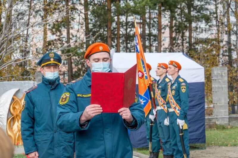 Высшее пожарное образование. Отряд государственной противопожарной службы 21. Дерышев МЧС Железногорск. Присяга в пожарной охране. Кружки для пожарных специальное управление.