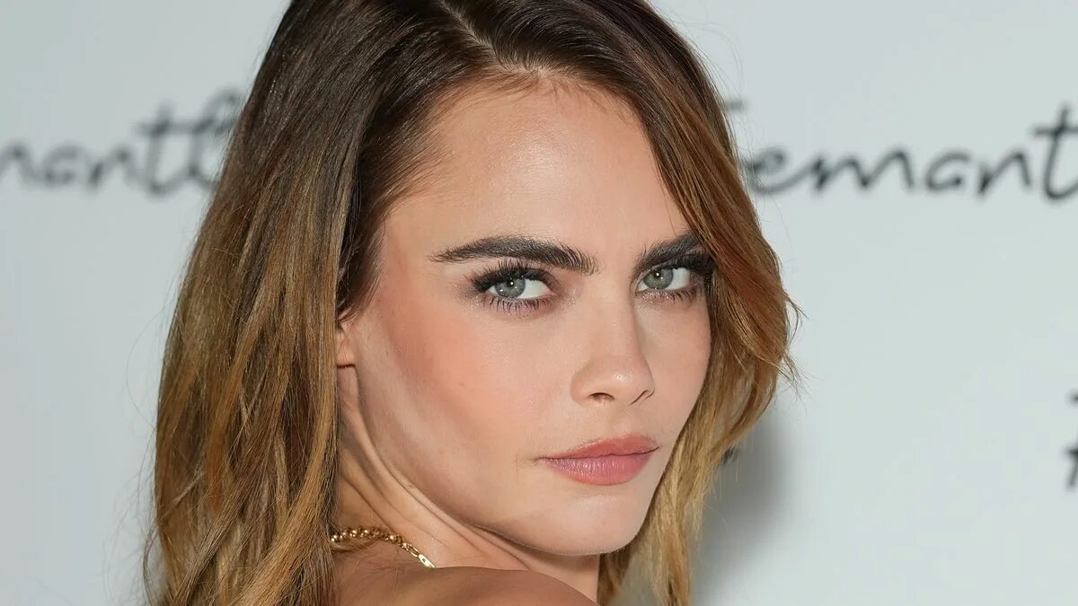 Cara delevingne 2025. Cara delevingne каблуки.