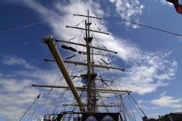 краспица мачты. такелаж клипера катти сарк. мачта 3 буквы сканворд. обрасопить реи что это. бизань на корабле.