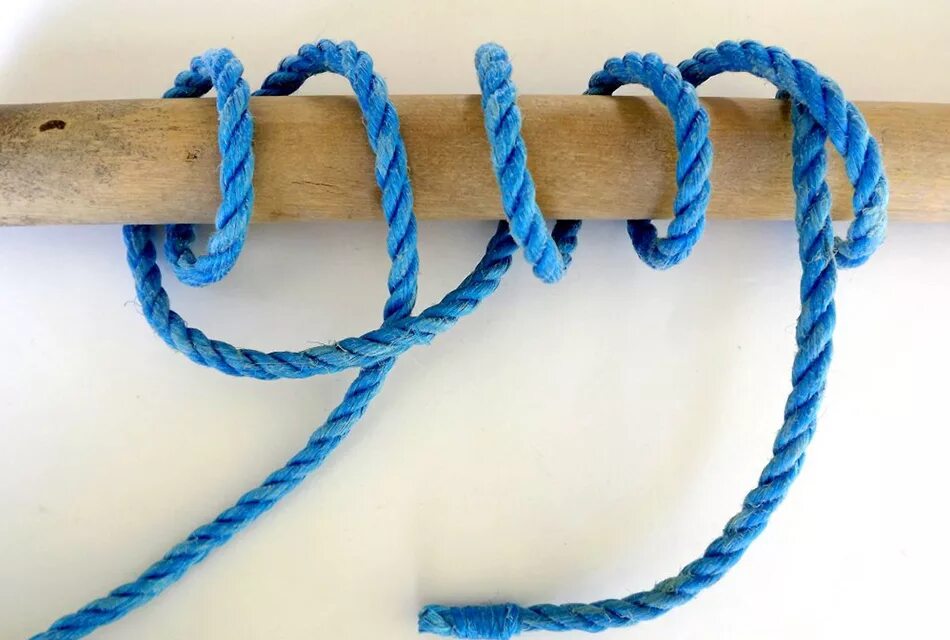 Морской узел. Узлы для веревки. Узлы веревочные морские. Веревка для вязания узлов.