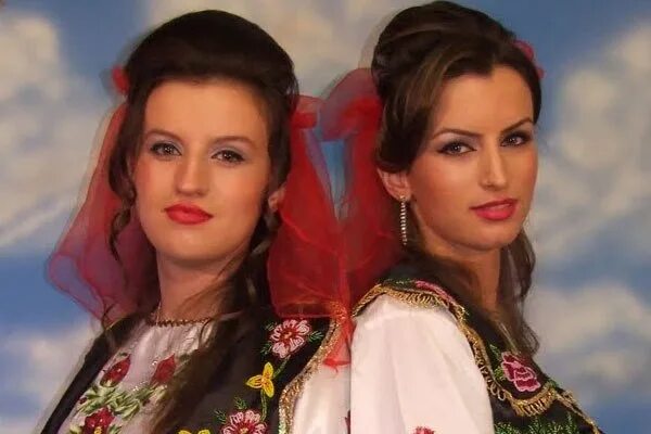 Албания девушки. Македонские девушки. македонцы внешность женщины. певица из македонии. северная македония девушки.