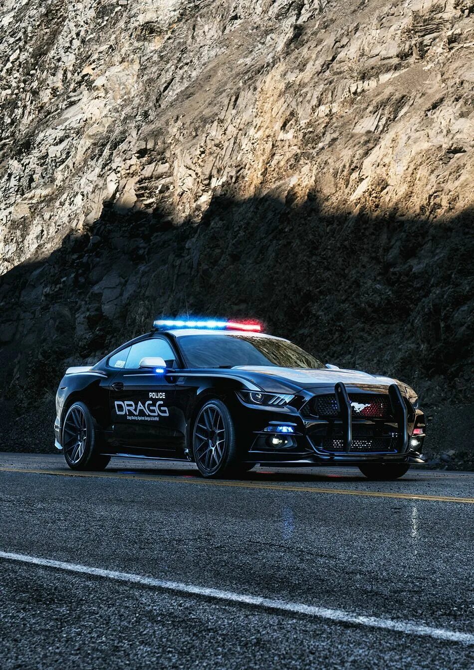 Форд мустанг баррикейд 2018. Ford mustang saleen s281 extreme. Ford mustang 2016 police. Ford mustang police interceptor. Полицейский форд мустанг.