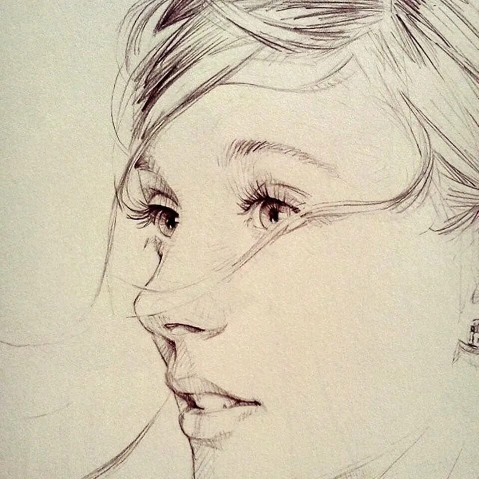 Портрет с боку. Лицо в профиль карандашом. Зарисовка лица в профиль. Портрет человека в профиль. Лицо человека в профиль карандашом.