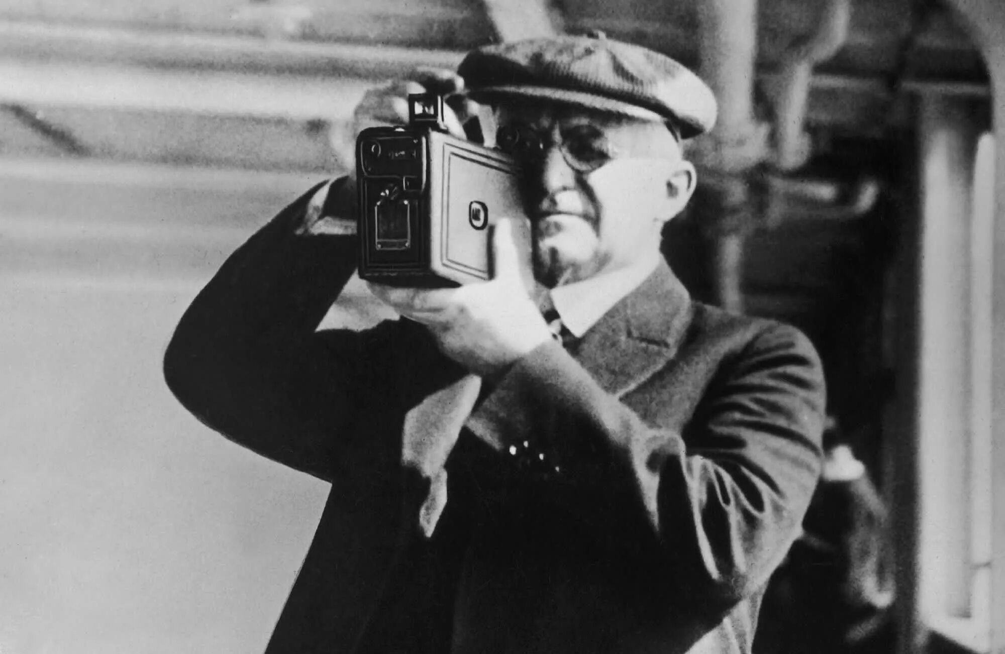Джордж Истмен Кодак. Джордж Истмен (1854-1932). Джордж Истмен фотоаппарат. Джордж Истмен фотокамера Кодак.