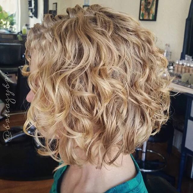 This Easy Technique Gives Flat Curls Insane Volume Hair styles, Short curly hair