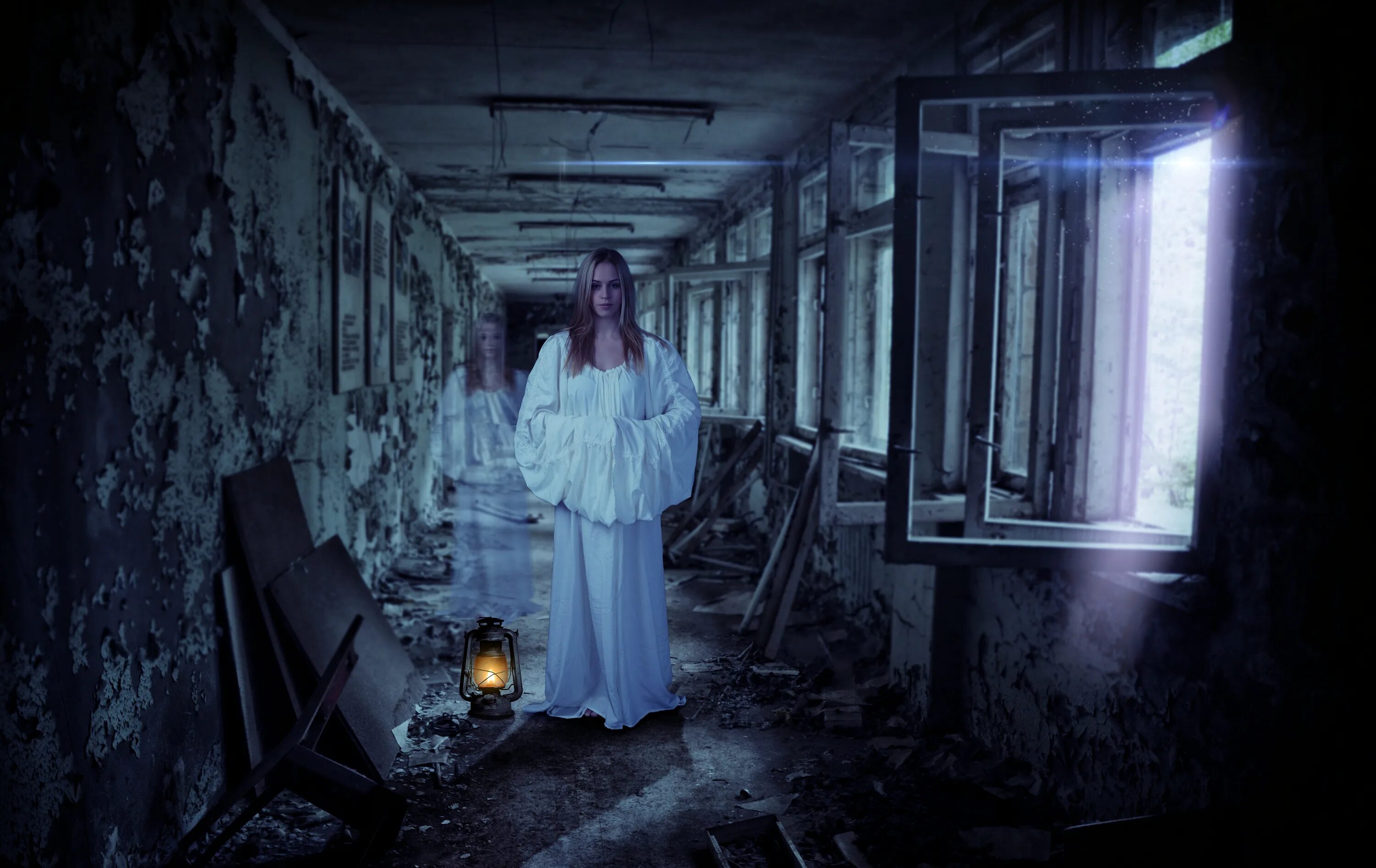 Scary ladies. Scary ladies. Девушка с черными глазами. Scary ladies. Стена для фотосессии.