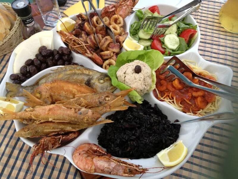 Кухня черногории. Кухня черногории. Черногорская кухня национальные блюда. Черногория еда. Черногорская кухня.