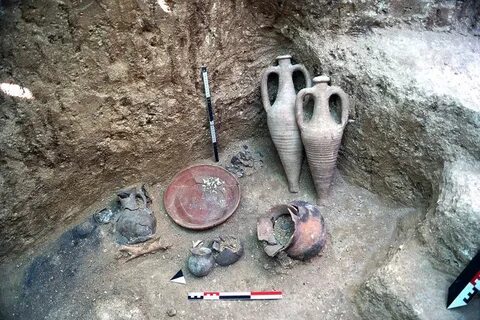Археологам нашедшим время раскопок