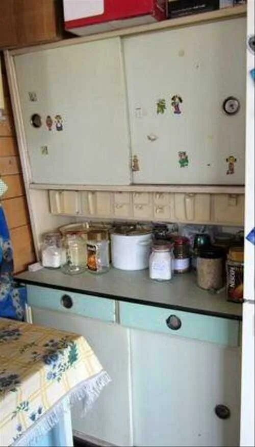 Кухонный гарнитур ссср фото Кухня 80 Советские кухонные гарнитуры с часами.