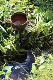 В степи поодаль есть родник течет