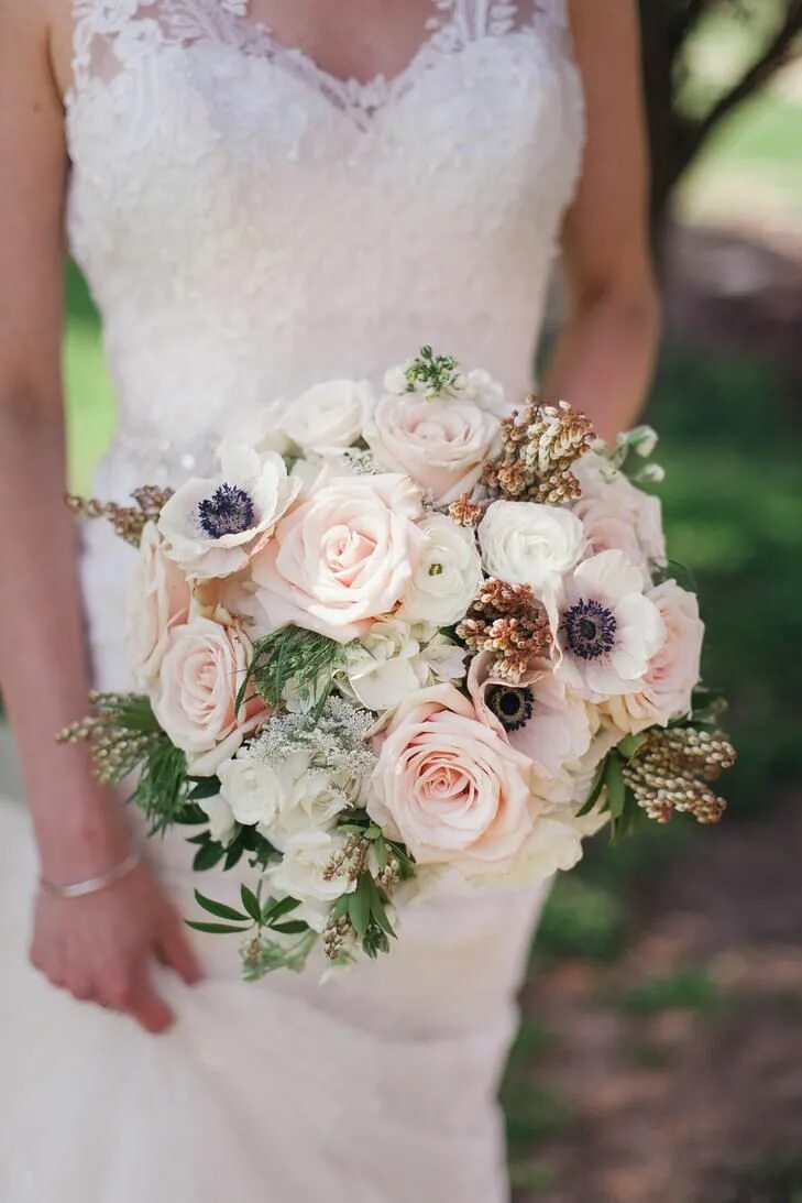 Букет под. Сочетание цветов в букете. Букет невесты под платье цвета айвори. Букет невесты под платье цвета айвори. Букет невесты под платье айвори.