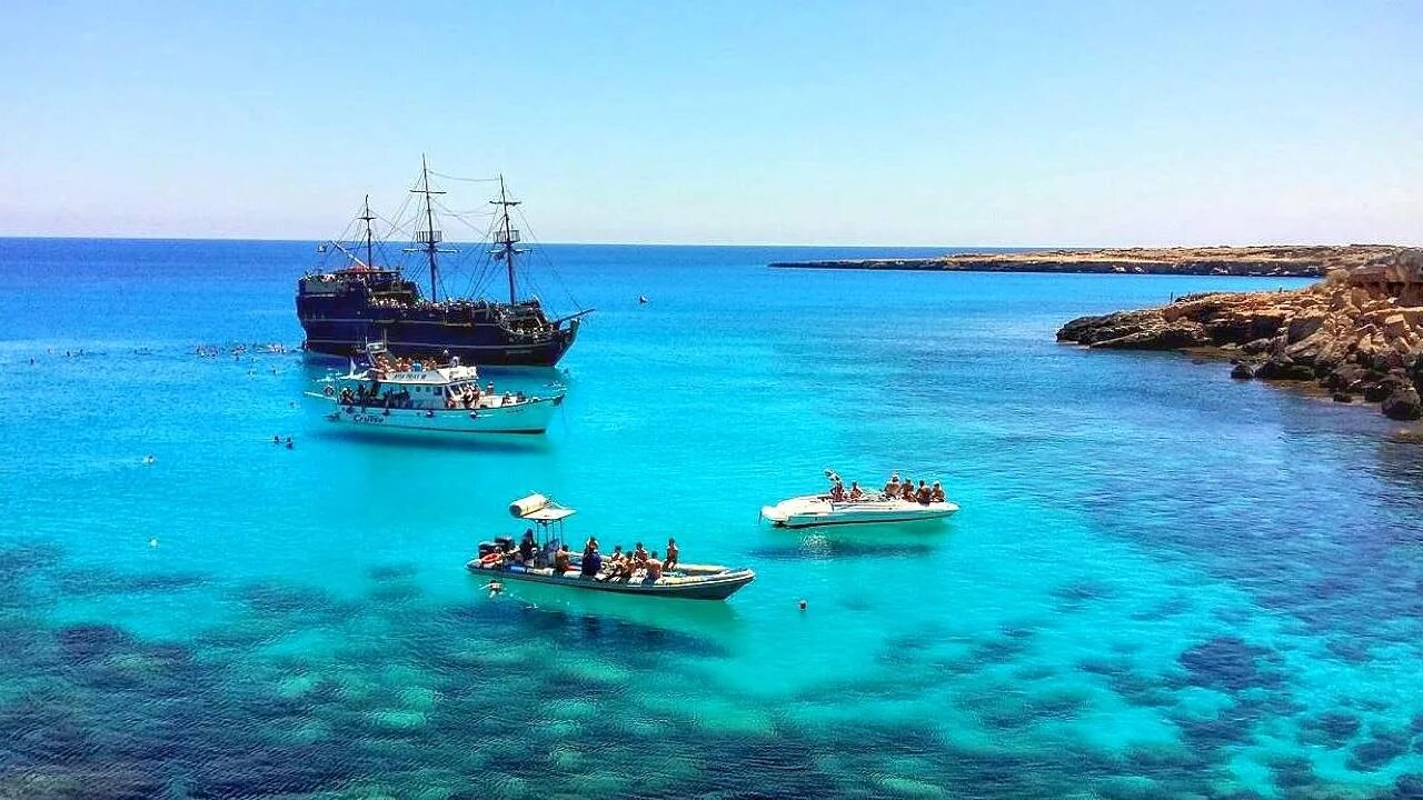 Туры на море июль. Кипр Ayia Napa. Лагуна Айя Напа. Голубая Лагуна Кипр. Голубая Лагуна (г. Айя-Напа).