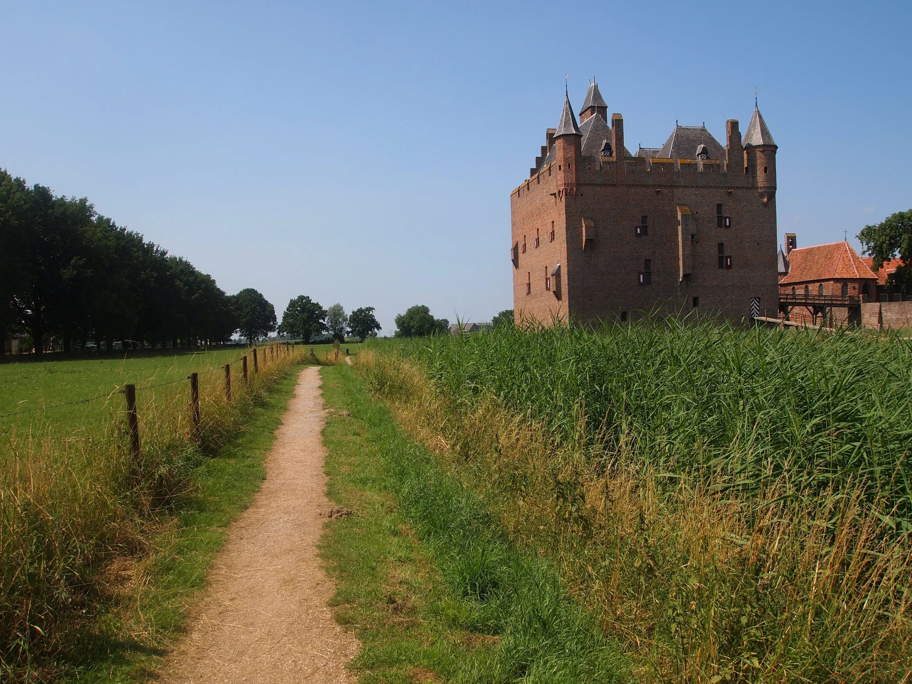 Middle age Castle. Medieval Castle Village. Замок с деревней. Замок и деревня средневековье. Village крепость