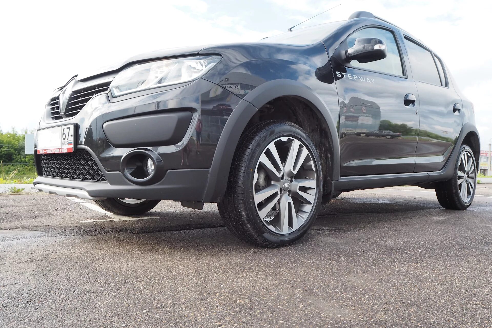 Диски Renault Sandero Stepway r16. Renault Sandero Stepway диски 16. Рено Логан степвей на 17 дисках. Диски r16 Sandero Stepway. Степвей r16 купить