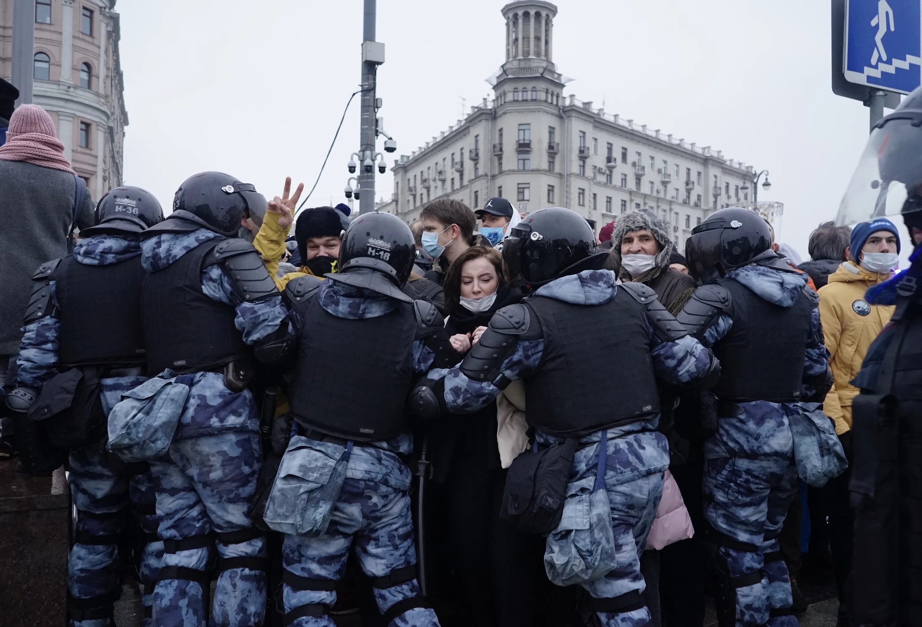 Митинги около МИДА. Протесты в Великобритании за Россию. Митинг у посольства Великобритании. Митинг около посольства Великобритании в Москве. Как проходят митинги