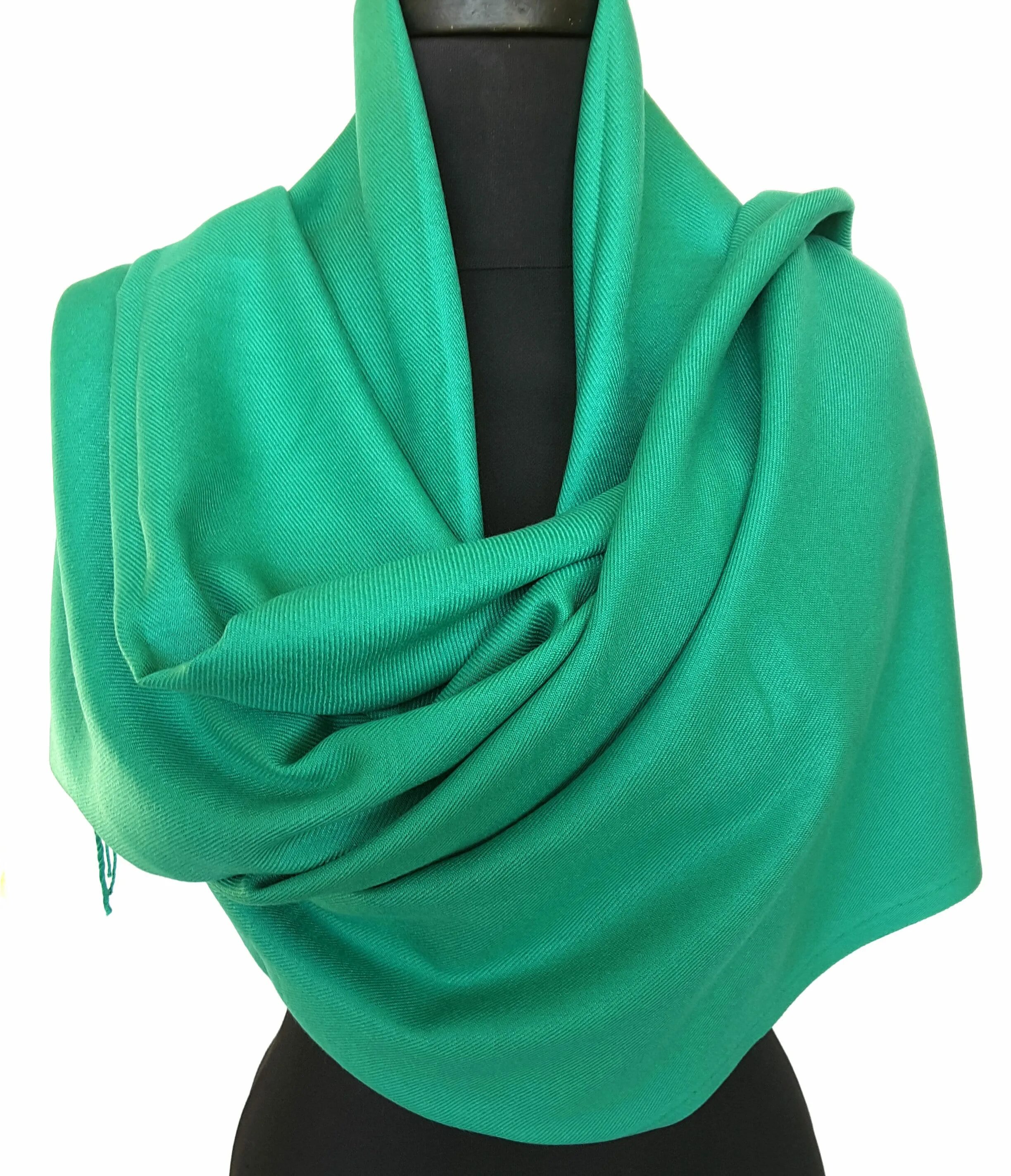 Зеленый шарф купить. Шарф, зелёный. Платок зеленый. Салатовый шарф. Шарф зеленый женский.