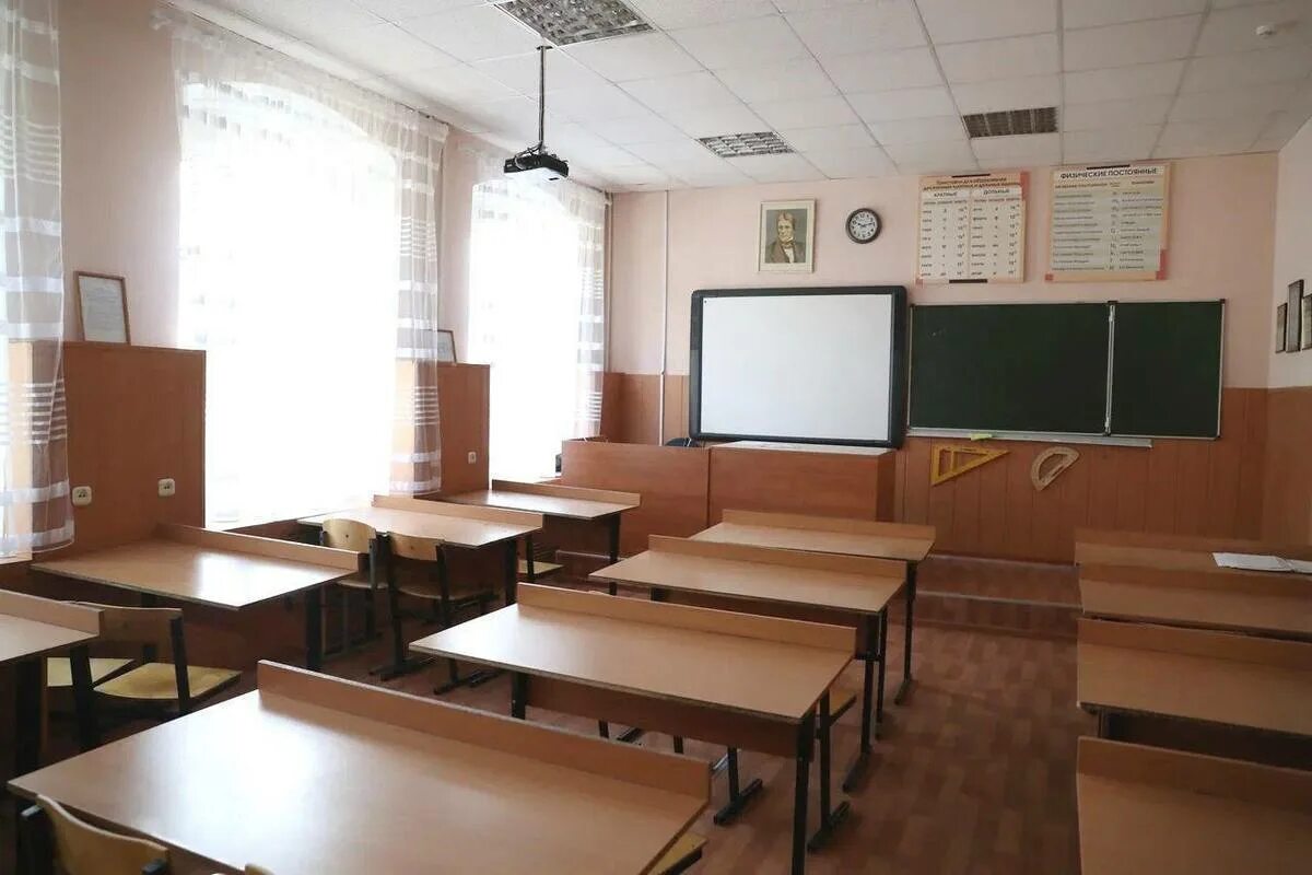 14 Школа Астрахань. Фото школьников на карантине. Школы закрытые на карантин Астрахань. Карантин в школе фото.