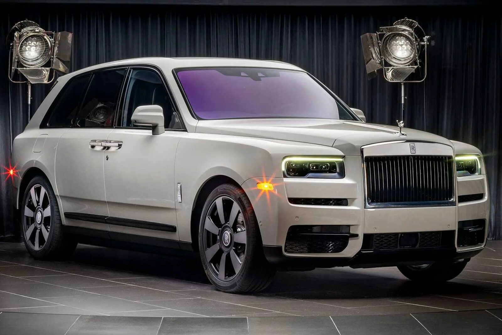 Роллс Ройс Куллинан. Rolls Royce Cullinan 2022. Rolls Royce Cullinan 2021. Роллс Ройс Cullinan 2021.