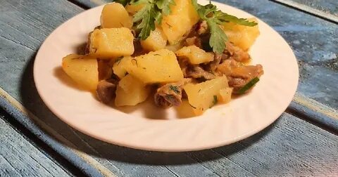 Куриные желудки с картошкой