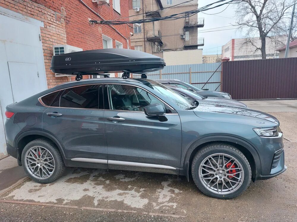 Geely thule. Geely tugella 2025. автобокс geely atlas. geely atlas автобокс на крышу. geely atlas 2 багажник.