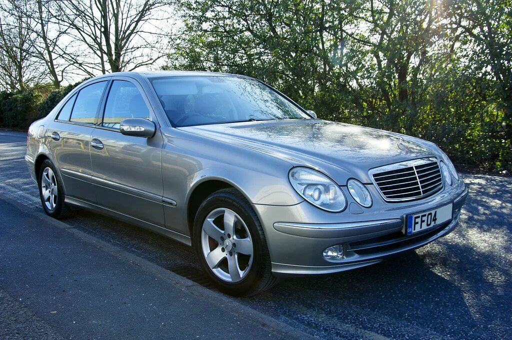 Купить мерседес 2004. W211 Мерседес 2004. Мерседес 211 2004. Mercedes е320 w211. Мерседес е 320 2004.