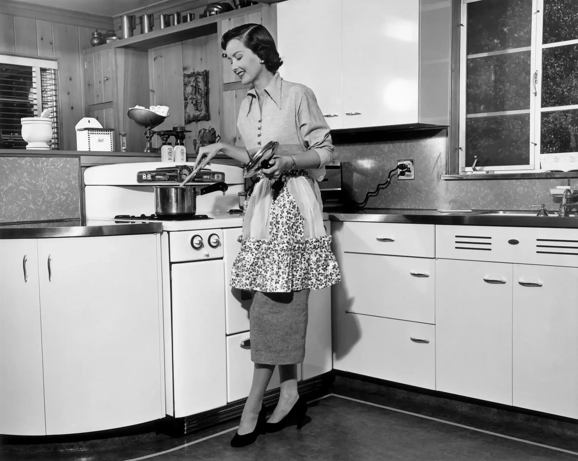 Где хорошие жены. Домохозяйки 50-х годов. Американские домохозяйки 50-х. Американская домохозяйка 60-е. Американская домохозяйка 1950х.