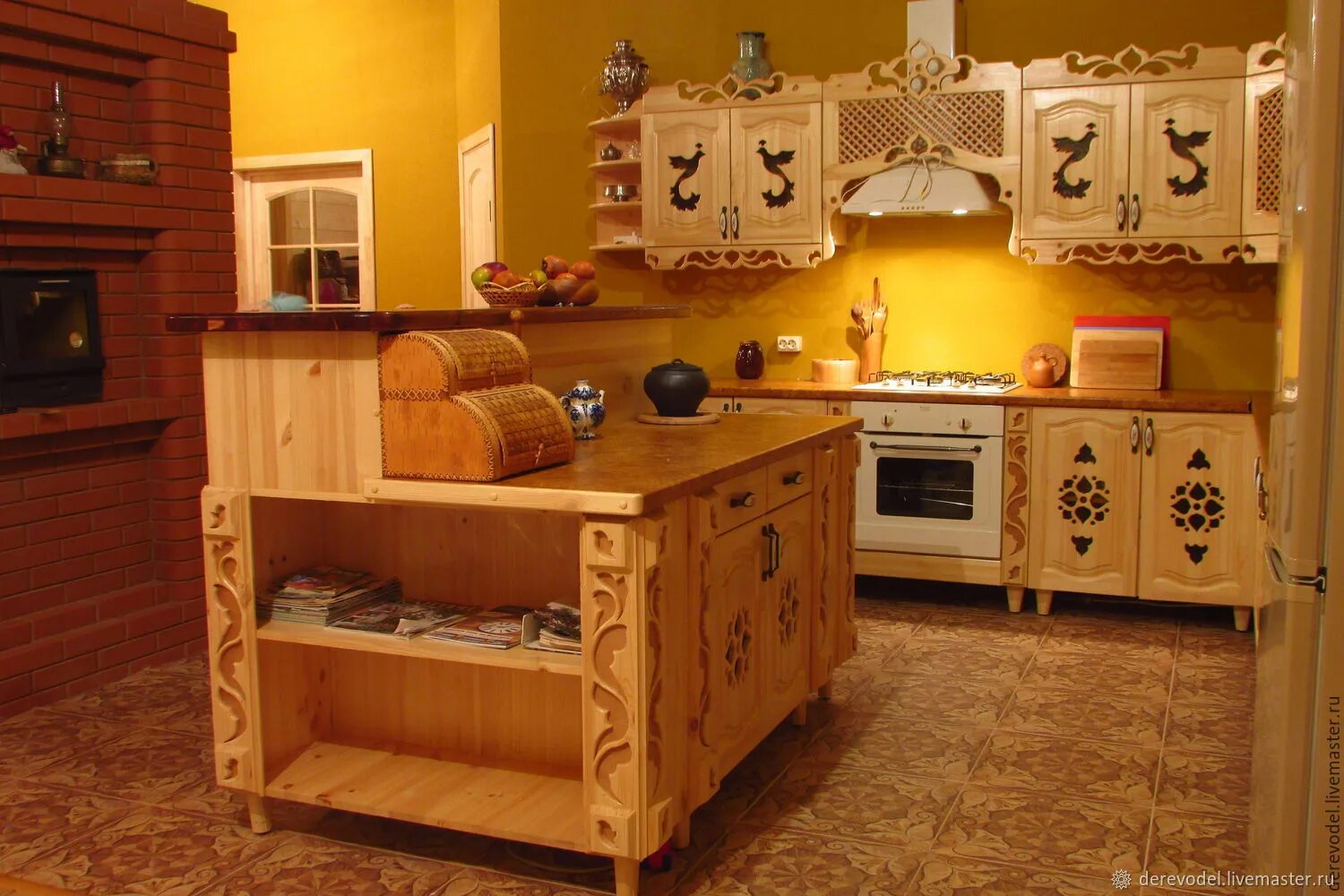 Сделать кухню дома своими руками. Резной кухонный гарнитур. Деревянный кухонный гарнитур. Деревянные резные кухни. Кухонные гарнитуры из дерева.