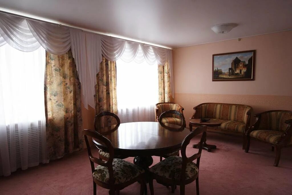 Комната череповец. Отель ленинград череповец. гостиница ленинград 2025. вологодская область гостиница ленинград. отель ленинград череповец комната.