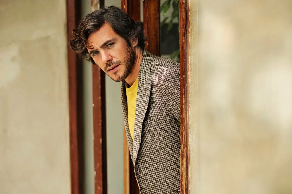 Джек саворетти перевод. Джек саворетти. jack savoretti с женой. jack savoretti whiskey tango. джек саворетти википедия.