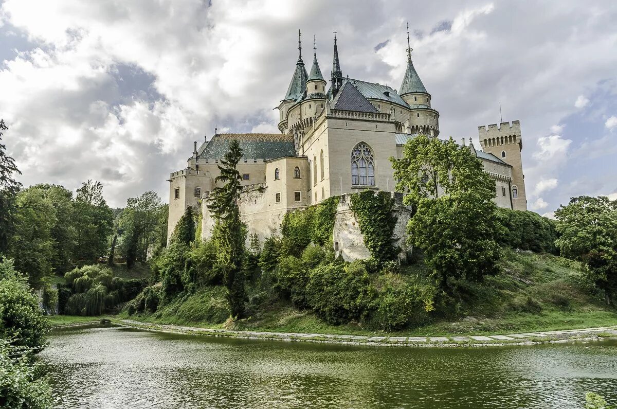 Бойницкий замок Словакия. Замки Чехии Бойницкий. Бойницкий средневековый замок. Фабершлосс (замок, Бавария).