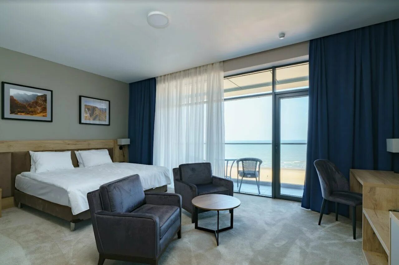 Азимут парк отель каспийск. Azimut отель каспийск 4*. Азимут каспийск дагестан. Азимут каспийск дагестан. Гостиница азимут махачкала.