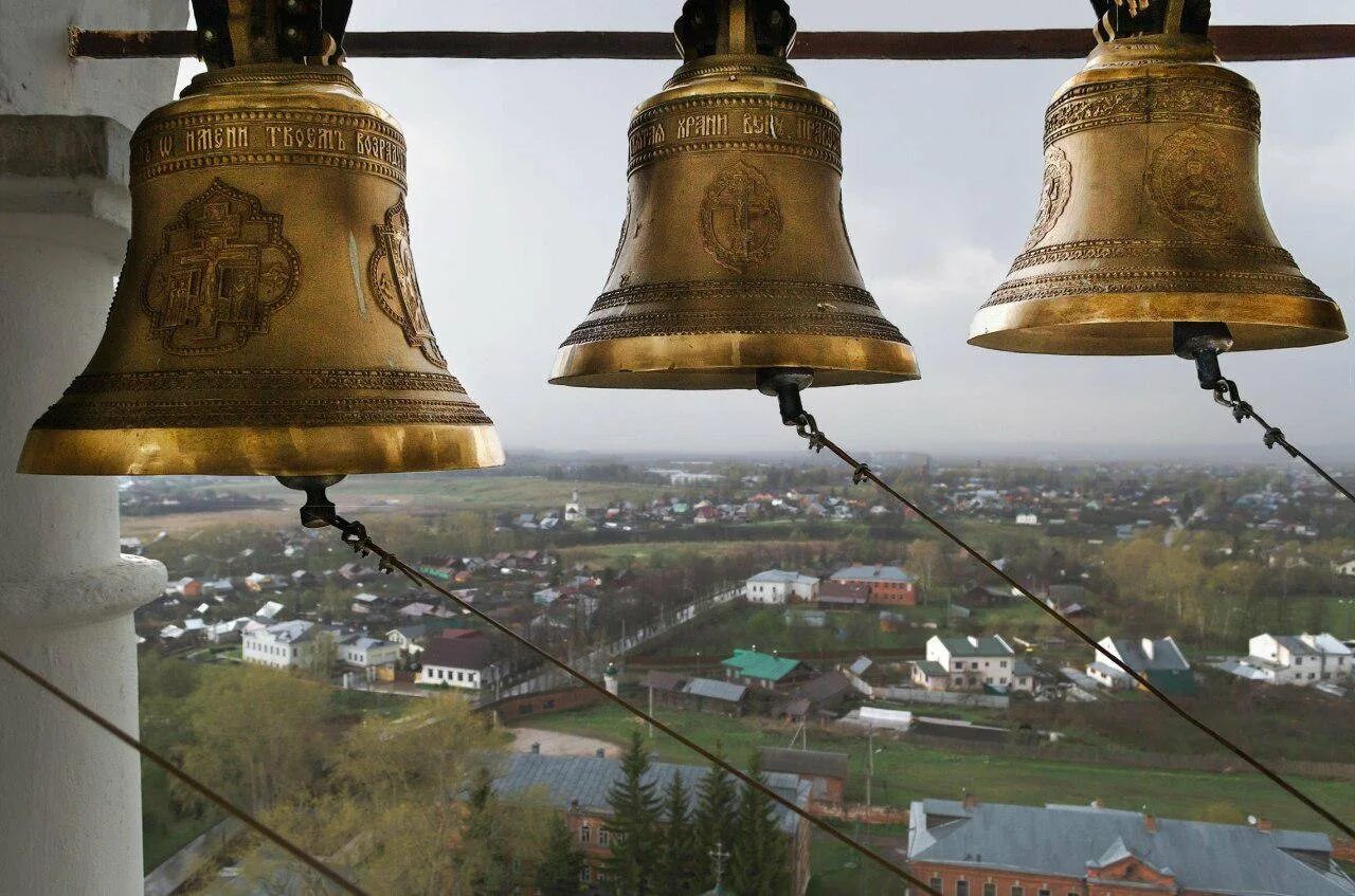 Звон корабельного колокола в полдень 5. Малиновый колокольный звон. Колокольный звон колокол Благовест. Колокольный звон Суздальского монастыря. Колокольный звон Борисоглебский монастырь.