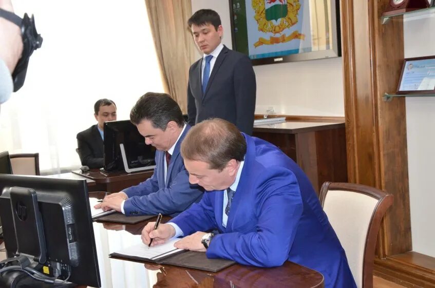 выставка в аэропорту уфа. диспетчерская служба. пресс служба уфа. намсараев тумэн дамбиевич росгвардия. министр спорта башкортостана руслан хабибов.