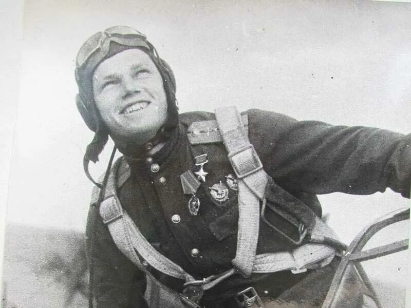 Мужество летчиков. Мужество летчиков. Николай гастелло (1907-1941). Пилот navy. Мужество летчиков.